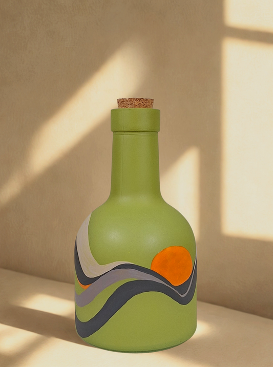 Dombok közt ébredő nap - kézzel festett olajtartó üveg a Mediterrán fények kollekcióból